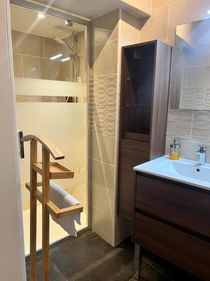 Les Suites Du Colonel Ван Екстериор снимка